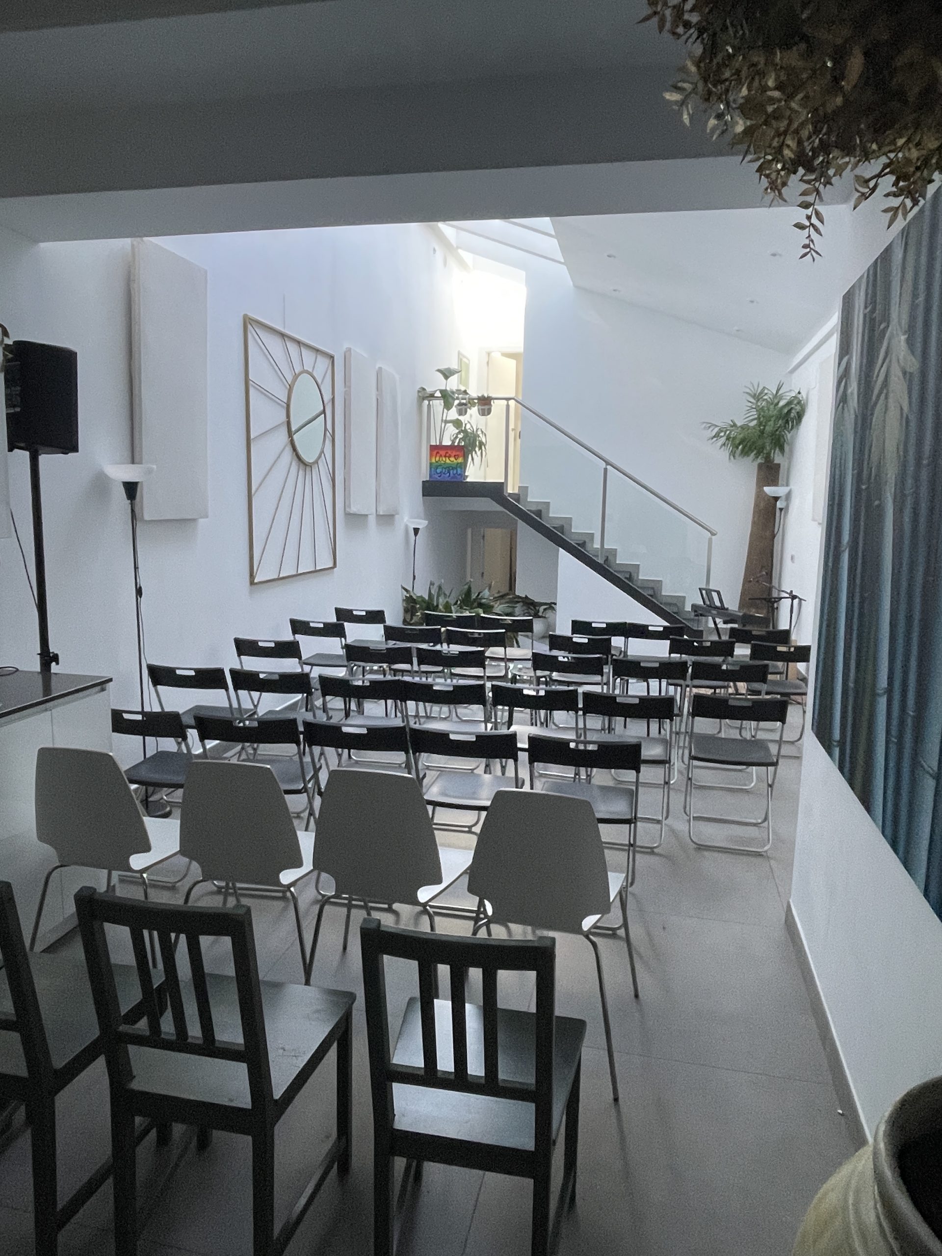 Sala con cocina completa para talleres gastronómicos — Nave24 Tetuán